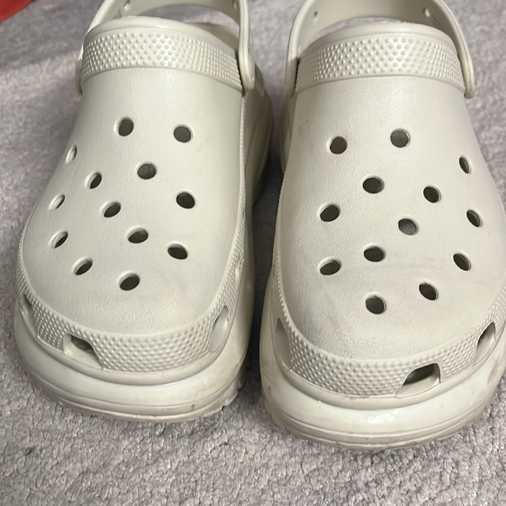 Beige crocs with thick heels women’s size 8 - Picture 7 of 7